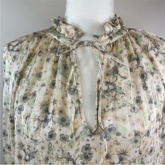 NWT H&M Size M Tie Detail Floral Long Sleeve Ruffle V-Neck Blouse with Smocking - Picture 3 of 15